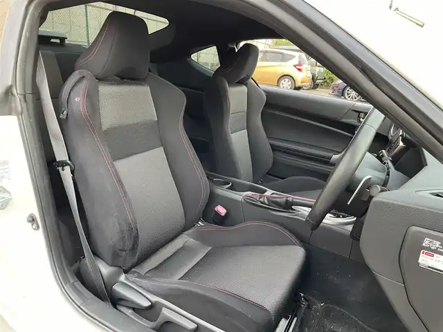 トヨタ ８６ GT 東京都 2013(平25)年 5.4万km サテンホワイトパール 純正ナビ　/フルエアロ　/社外マフラー　/パドルシフト　/革巻きステアリング　/デュアルエアコン　/VSCスポーツモード切替スイッチ　/６AT