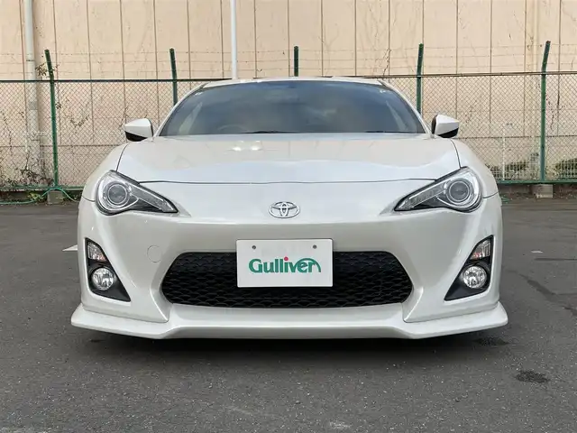 トヨタ ８６ GT 東京都 2013(平25)年 5.4万km サテンホワイトパール 純正ナビ　/フルエアロ　/社外マフラー　/パドルシフト　/革巻きステアリング　/デュアルエアコン　/VSCスポーツモード切替スイッチ　/６AT