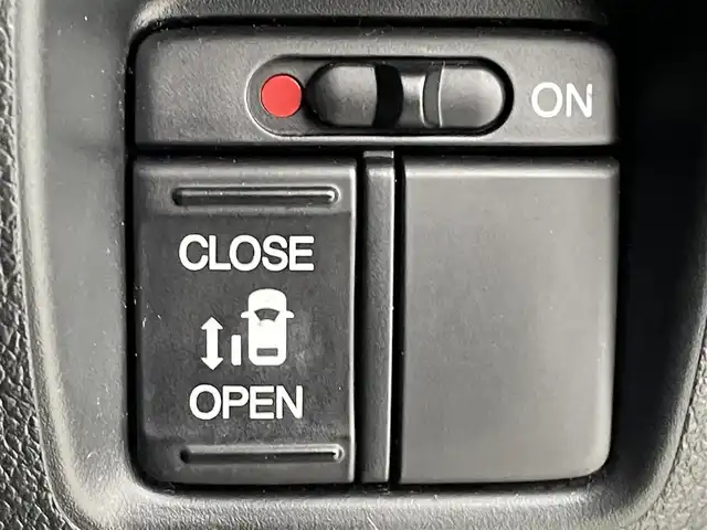 ホンダ Ｎ ＢＯＸ カスタム G Lパッケージ 熊本県 2015(平27)年 5.5万km プレミアムホワイトパールⅡ 社外ナビAVN-Z04i（ＣＤ・ＤＶＤ・フルセグ・ＢＴ・ＳＤ）/片側パワースライドドア　/横滑り防止　/アイドリングストップ　/電動格納ミラー/社外フロアマット　/純正１４インチＡＷ　/オートライト　/ＨＩＤライト　/フォグランプ/スマートキー　/プッシュスタート