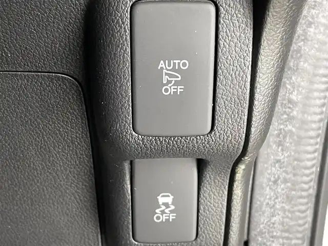 ホンダ Ｎ ＢＯＸ カスタム G Lパッケージ 熊本県 2015(平27)年 5.5万km プレミアムホワイトパールⅡ 社外ナビAVN-Z04i（ＣＤ・ＤＶＤ・フルセグ・ＢＴ・ＳＤ）/片側パワースライドドア　/横滑り防止　/アイドリングストップ　/電動格納ミラー/社外フロアマット　/純正１４インチＡＷ　/オートライト　/ＨＩＤライト　/フォグランプ/スマートキー　/プッシュスタート