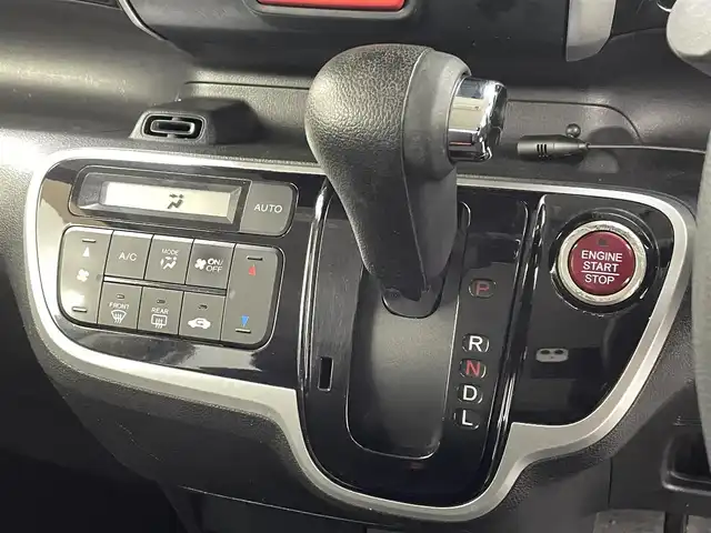 ホンダ Ｎ ＢＯＸ カスタム G Lパッケージ 熊本県 2015(平27)年 5.5万km プレミアムホワイトパールⅡ 社外ナビAVN-Z04i（ＣＤ・ＤＶＤ・フルセグ・ＢＴ・ＳＤ）/片側パワースライドドア　/横滑り防止　/アイドリングストップ　/電動格納ミラー/社外フロアマット　/純正１４インチＡＷ　/オートライト　/ＨＩＤライト　/フォグランプ/スマートキー　/プッシュスタート