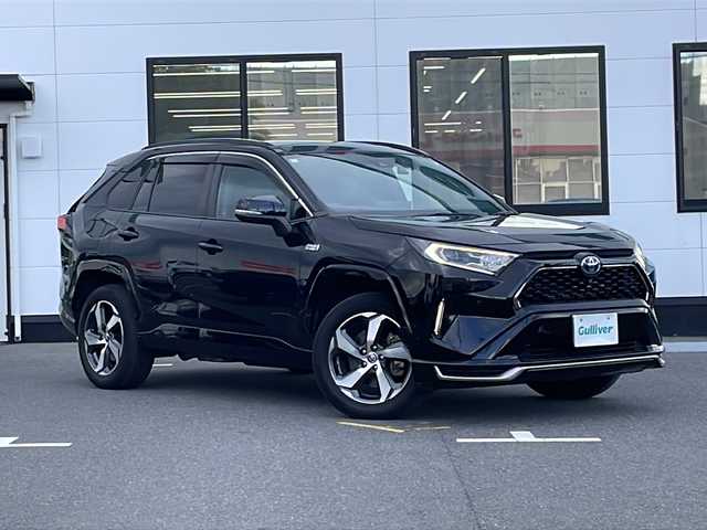 トヨタ ＲＡＶ４ ＰＨＶ G Z 山口県 2021(令3)年 7.9万km アティチュードブラックマイカ パノラマムーンルーフ/4WD/ワンオーナー/純正ディスプレイオーディオ/・フルセグテレビ/・Bluetooth機能/・AM/FMラジオ/・USB入力端子/・Miracast/・交通情報/バックカメラ/パノラミックビューモニター/デジタルインナーミラー/パワーバックドア/シートメモリー/ETC/ドライブレコーダー/ブラインドスポットモニター/D/N席シートヒーター/エアシート/スマートキー×２/プッシュスタート/取扱説明書/保証書/Toyota Safty Sense/・プリクラッシュセーフティー/・レーントレーシングアシスト/・レーダークルーズコントロール/・オートマチックハイビーム/・ロードサインアシスト/盗難防止装置/純正18インチAW