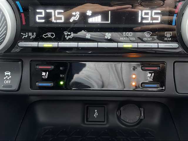 トヨタ ＲＡＶ４ ＰＨＶ G Z 山口県 2021(令3)年 7.9万km アティチュードブラックマイカ パノラマムーンルーフ/4WD/ワンオーナー/純正ディスプレイオーディオ/・フルセグテレビ/・Bluetooth機能/・AM/FMラジオ/・USB入力端子/・Miracast/・交通情報/バックカメラ/パノラミックビューモニター/デジタルインナーミラー/パワーバックドア/シートメモリー/ETC/ドライブレコーダー/ブラインドスポットモニター/D/N席シートヒーター/エアシート/スマートキー×２/プッシュスタート/取扱説明書/保証書/Toyota Safty Sense/・プリクラッシュセーフティー/・レーントレーシングアシスト/・レーダークルーズコントロール/・オートマチックハイビーム/・ロードサインアシスト/盗難防止装置/純正18インチAW