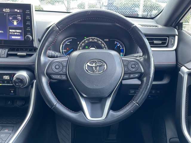 トヨタ ＲＡＶ４ ＰＨＶ G Z 山口県 2021(令3)年 7.9万km アティチュードブラックマイカ パノラマムーンルーフ/4WD/ワンオーナー/純正ディスプレイオーディオ/・フルセグテレビ/・Bluetooth機能/・AM/FMラジオ/・USB入力端子/・Miracast/・交通情報/バックカメラ/パノラミックビューモニター/デジタルインナーミラー/パワーバックドア/シートメモリー/ETC/ドライブレコーダー/ブラインドスポットモニター/D/N席シートヒーター/エアシート/スマートキー×２/プッシュスタート/取扱説明書/保証書/Toyota Safty Sense/・プリクラッシュセーフティー/・レーントレーシングアシスト/・レーダークルーズコントロール/・オートマチックハイビーム/・ロードサインアシスト/盗難防止装置/純正18インチAW