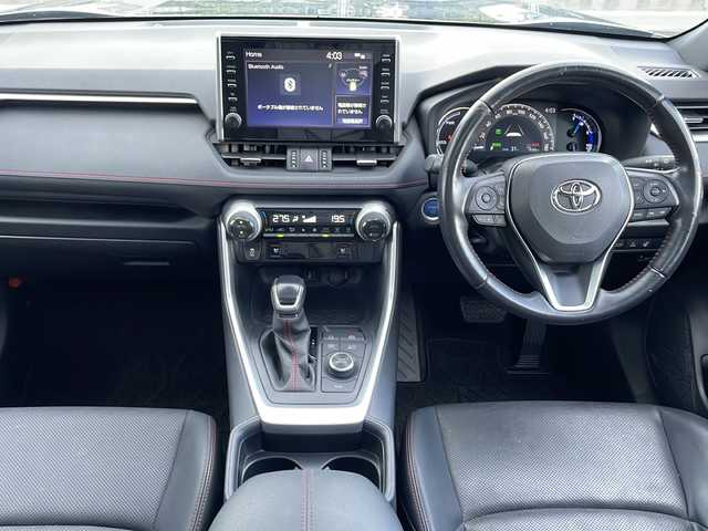 トヨタ ＲＡＶ４ ＰＨＶ G Z 山口県 2021(令3)年 7.9万km アティチュードブラックマイカ パノラマムーンルーフ/4WD/ワンオーナー/純正ディスプレイオーディオ/・フルセグテレビ/・Bluetooth機能/・AM/FMラジオ/・USB入力端子/・Miracast/・交通情報/バックカメラ/パノラミックビューモニター/デジタルインナーミラー/パワーバックドア/シートメモリー/ETC/ドライブレコーダー/ブラインドスポットモニター/D/N席シートヒーター/エアシート/スマートキー×２/プッシュスタート/取扱説明書/保証書/Toyota Safty Sense/・プリクラッシュセーフティー/・レーントレーシングアシスト/・レーダークルーズコントロール/・オートマチックハイビーム/・ロードサインアシスト/盗難防止装置/純正18インチAW