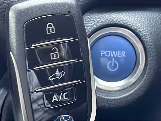 トヨタ ＲＡＶ４ ＰＨＶ G Z 山口県 2021(令3)年 7.9万km アティチュードブラックマイカ パノラマムーンルーフ/4WD/ワンオーナー/純正ディスプレイオーディオ/・フルセグテレビ/・Bluetooth機能/・AM/FMラジオ/・USB入力端子/・Miracast/・交通情報/バックカメラ/パノラミックビューモニター/デジタルインナーミラー/パワーバックドア/シートメモリー/ETC/ドライブレコーダー/ブラインドスポットモニター/D/N席シートヒーター/エアシート/スマートキー×２/プッシュスタート/取扱説明書/保証書/Toyota Safty Sense/・プリクラッシュセーフティー/・レーントレーシングアシスト/・レーダークルーズコントロール/・オートマチックハイビーム/・ロードサインアシスト/盗難防止装置/純正18インチAW