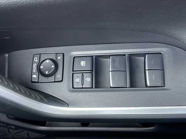 トヨタ ＲＡＶ４ ＰＨＶ G Z 山口県 2021(令3)年 7.9万km アティチュードブラックマイカ パノラマムーンルーフ/4WD/ワンオーナー/純正ディスプレイオーディオ/・フルセグテレビ/・Bluetooth機能/・AM/FMラジオ/・USB入力端子/・Miracast/・交通情報/バックカメラ/パノラミックビューモニター/デジタルインナーミラー/パワーバックドア/シートメモリー/ETC/ドライブレコーダー/ブラインドスポットモニター/D/N席シートヒーター/エアシート/スマートキー×２/プッシュスタート/取扱説明書/保証書/Toyota Safty Sense/・プリクラッシュセーフティー/・レーントレーシングアシスト/・レーダークルーズコントロール/・オートマチックハイビーム/・ロードサインアシスト/盗難防止装置/純正18インチAW