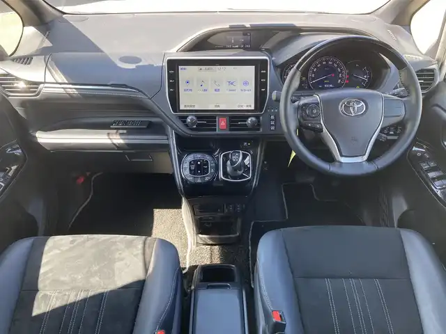 トヨタ エスクァイア ハイブリッド Gi プレミアムパッケージ ブラックテーラード 福岡県 2021(令3)年 8.4万km ホワイトパールクリスタルシャイン ワンオーナー/純正ディーラーナビ（NSZT-Z68T）/（AM/FM//CD/DVD/BT/フルセグTV）/モデリスタエアロ/クルーズコントロール/バックカメラ/フリップダウンモニター/前方ドライブレコーダー/ステアリングヒーター/クリアランスソナー/ビルトインETC/USB入力端子/ウォークスルー/LEDヘッドライト/オートマチックハイビーム/先行車発進告知/レーンキープアシスト/衝突被害軽減システム/純正15インチアルミホイール/純正フロアマット/スペアキー/取扱説明書/保証書