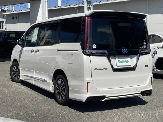トヨタ エスクァイア ハイブリッド Gi プレミアムパッケージ ブラックテーラード 福岡県 2021(令3)年 8.4万km ホワイトパールクリスタルシャイン ワンオーナー/純正ディーラーナビ（NSZT-Z68T）/（AM/FM//CD/DVD/BT/フルセグTV）/モデリスタエアロ/クルーズコントロール/バックカメラ/フリップダウンモニター/前方ドライブレコーダー/ステアリングヒーター/クリアランスソナー/ビルトインETC/USB入力端子/ウォークスルー/LEDヘッドライト/オートマチックハイビーム/先行車発進告知/レーンキープアシスト/衝突被害軽減システム/純正15インチアルミホイール/純正フロアマット/スペアキー/取扱説明書/保証書