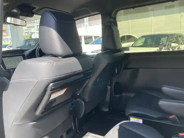 トヨタ エスクァイア ハイブリッド Gi プレミアムパッケージ ブラックテーラード 福岡県 2021(令3)年 8.4万km ホワイトパールクリスタルシャイン ワンオーナー/純正ディーラーナビ（NSZT-Z68T）/（AM/FM//CD/DVD/BT/フルセグTV）/モデリスタエアロ/クルーズコントロール/バックカメラ/フリップダウンモニター/前方ドライブレコーダー/ステアリングヒーター/クリアランスソナー/ビルトインETC/USB入力端子/ウォークスルー/LEDヘッドライト/オートマチックハイビーム/先行車発進告知/レーンキープアシスト/衝突被害軽減システム/純正15インチアルミホイール/純正フロアマット/スペアキー/取扱説明書/保証書