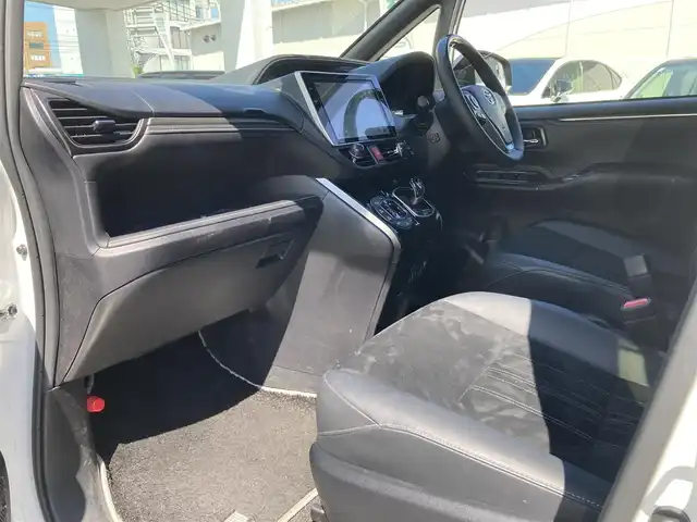 トヨタ エスクァイア ハイブリッド Gi プレミアムパッケージ ブラックテーラード 福岡県 2021(令3)年 8.4万km ホワイトパールクリスタルシャイン ワンオーナー/純正ディーラーナビ（NSZT-Z68T）/（AM/FM//CD/DVD/BT/フルセグTV）/モデリスタエアロ/クルーズコントロール/バックカメラ/フリップダウンモニター/前方ドライブレコーダー/ステアリングヒーター/クリアランスソナー/ビルトインETC/USB入力端子/ウォークスルー/LEDヘッドライト/オートマチックハイビーム/先行車発進告知/レーンキープアシスト/衝突被害軽減システム/純正15インチアルミホイール/純正フロアマット/スペアキー/取扱説明書/保証書