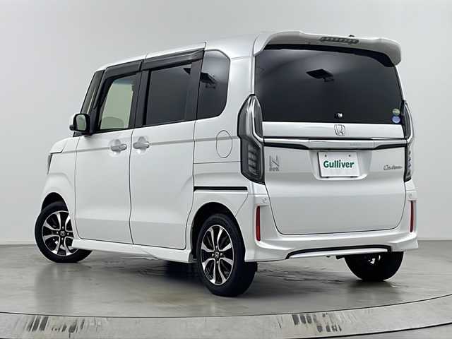 ホンダ Ｎ ＢＯＸ カスタム G L ホンダセンシング 埼玉県 2019(令1)年 3.4万km プラチナホワイトパール 社外SDナビ/　AM/FM/CD/DVD/AUX/HDMI/iPod/バックカメラ/両側パワースライドドア/ビルトインETC/前後ドライブレコーダー/フルセグテレビ/ホンダセンシング/　・レーダークルーズコントロール/　・レーンアシスト/　・衝突軽減システム/　・標識認識機能/　・誤発進抑制機/オートリトラミラー/純正フロアマット/純正アルミホイール/オートLEDライト/フロントフォグランプ