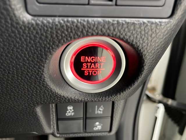 ホンダ Ｎ ＢＯＸ カスタム G L ホンダセンシング 埼玉県 2019(令1)年 3.4万km プラチナホワイトパール 社外SDナビ/　AM/FM/CD/DVD/AUX/HDMI/iPod/バックカメラ/両側パワースライドドア/ビルトインETC/前後ドライブレコーダー/フルセグテレビ/ホンダセンシング/　・レーダークルーズコントロール/　・レーンアシスト/　・衝突軽減システム/　・標識認識機能/　・誤発進抑制機/オートリトラミラー/純正フロアマット/純正アルミホイール/オートLEDライト/フロントフォグランプ
