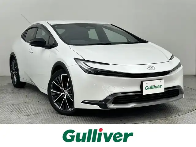 トヨタ プリウス Z 道央・札幌 2025(令7)年 0.7万km プラチナホワイトパールマイカ ・4WD/・寒冷地仕様/・純正ディスプレイオーディオ/　BT/フルセグ/USB/Miracast/・ワイヤレス充電/・純正ビルトインETC/・パノラミックビューモニター/・パワーバックドア/・レーダークルーズコントロール/・横滑り防止装置/・レーンキープアシスト/・プリクラッシュセーフティ/・レーンディパーチャーアラート/・ブラインドスポットモニター/・プロアクティブドライビングアシスト/・リアクロストラフィックアラート/・リアカメラディテクション/・パーキングサポートブレーキ/・ロードサインアシスト/・前後コーナーセンサー/・オートブレーキホールド/・運転席パワーシートメモリー付/・前席シートヒーター/シートエアコン/・ステアリングヒーター/・オートライト/・アダプティブハイビーム/・LEDヘッドライト/・スマートキー/・プッシュスタート/・純正フロアマット/・純正AW19インチ/・電動格納ウィンカーミラー