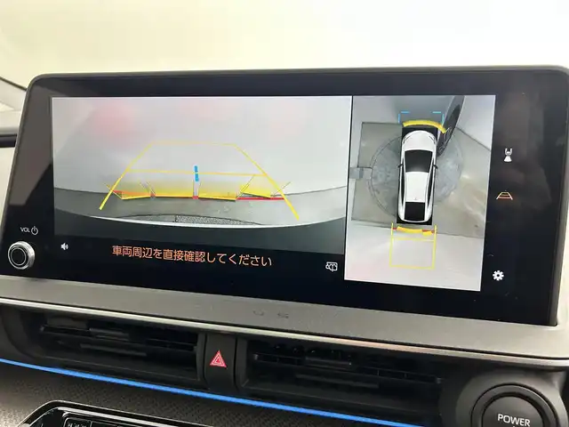 トヨタ プリウス Z 道央・札幌 2025(令7)年 0.7万km プラチナホワイトパールマイカ ・4WD/・寒冷地仕様/・純正ディスプレイオーディオ/　BT/フルセグ/USB/Miracast/・ワイヤレス充電/・純正ビルトインETC/・パノラミックビューモニター/・パワーバックドア/・レーダークルーズコントロール/・横滑り防止装置/・レーンキープアシスト/・プリクラッシュセーフティ/・レーンディパーチャーアラート/・ブラインドスポットモニター/・プロアクティブドライビングアシスト/・リアクロストラフィックアラート/・リアカメラディテクション/・パーキングサポートブレーキ/・ロードサインアシスト/・前後コーナーセンサー/・オートブレーキホールド/・運転席パワーシートメモリー付/・前席シートヒーター/シートエアコン/・ステアリングヒーター/・オートライト/・アダプティブハイビーム/・LEDヘッドライト/・スマートキー/・プッシュスタート/・純正フロアマット/・純正AW19インチ/・電動格納ウィンカーミラー
