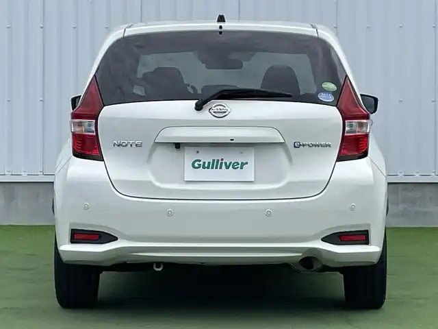 日産 ノート e－パワー X 香川県 2020(令2)年 6万km ホワイト 登録時走行距離：59731km/ケンウッド製ナビゲーション【MDV-D207】/【AM/FM/CD/iPod】/インテリジェントエマージェンシーブレーキ/バックカメラ/クリアランスソナー（前後）/踏み間違い衝突防止アシスト/LDW（車線逸脱警報）/オートヘッドライト/レベライザー/純正15インチアルミホイール/フロアマット/スペアキー/スマートキー/プッシュスタート