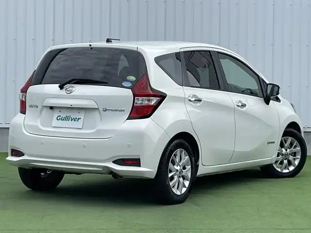 日産 ノート e－パワー X 香川県 2020(令2)年 6万km ホワイト 登録時走行距離：59731km/ケンウッド製ナビゲーション【MDV-D207】/【AM/FM/CD/iPod】/インテリジェントエマージェンシーブレーキ/バックカメラ/クリアランスソナー（前後）/踏み間違い衝突防止アシスト/LDW（車線逸脱警報）/オートヘッドライト/レベライザー/純正15インチアルミホイール/フロアマット/スペアキー/スマートキー/プッシュスタート