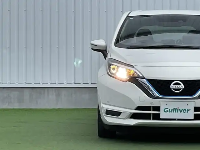日産 ノート e－パワー X 香川県 2020(令2)年 6万km ホワイト 登録時走行距離：59731km/ケンウッド製ナビゲーション【MDV-D207】/【AM/FM/CD/iPod】/インテリジェントエマージェンシーブレーキ/バックカメラ/クリアランスソナー（前後）/踏み間違い衝突防止アシスト/LDW（車線逸脱警報）/オートヘッドライト/レベライザー/純正15インチアルミホイール/フロアマット/スペアキー/スマートキー/プッシュスタート