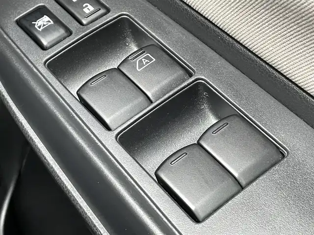 日産 ノート e－パワー X 香川県 2020(令2)年 6万km ホワイト 登録時走行距離：59731km/ケンウッド製ナビゲーション【MDV-D207】/【AM/FM/CD/iPod】/インテリジェントエマージェンシーブレーキ/バックカメラ/クリアランスソナー（前後）/踏み間違い衝突防止アシスト/LDW（車線逸脱警報）/オートヘッドライト/レベライザー/純正15インチアルミホイール/フロアマット/スペアキー/スマートキー/プッシュスタート
