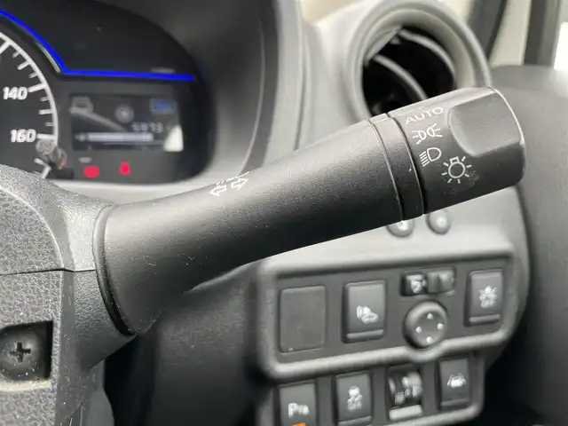 日産 ノート e－パワー X 香川県 2020(令2)年 6万km ホワイト 登録時走行距離：59731km/ケンウッド製ナビゲーション【MDV-D207】/【AM/FM/CD/iPod】/インテリジェントエマージェンシーブレーキ/バックカメラ/クリアランスソナー（前後）/踏み間違い衝突防止アシスト/LDW（車線逸脱警報）/オートヘッドライト/レベライザー/純正15インチアルミホイール/フロアマット/スペアキー/スマートキー/プッシュスタート