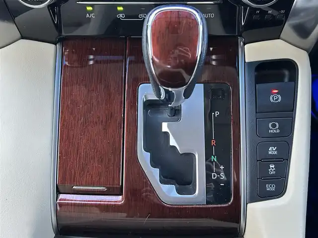 トヨタ アルファードハイブリット X 島根県 2015(平27)年 10.8万km ラグジュアリーホワイトパールクリスタルシャインガラスフレーク 登録時走行距離107901km/ワンオーナー/アルパイン10インチSD純正ナビ/アルパイン12.8インチフリップダウンモニター/フルセグTV/横滑り防止装置/衝突被害軽減ブレーキ/バックカメラ/クリアランスソナー/インテリジェントクリアランスソナー/両側パワースライドドア/レーダークルーズコントロール/ETC2.0/EVモード/エコモード/ステアリングスイッチ/オートライト/LEDヘッドライト/フォグランプ/プッシュスタート/スマートキー×2/ウィンカーミラー/禁煙車/保証書/取扱説明書