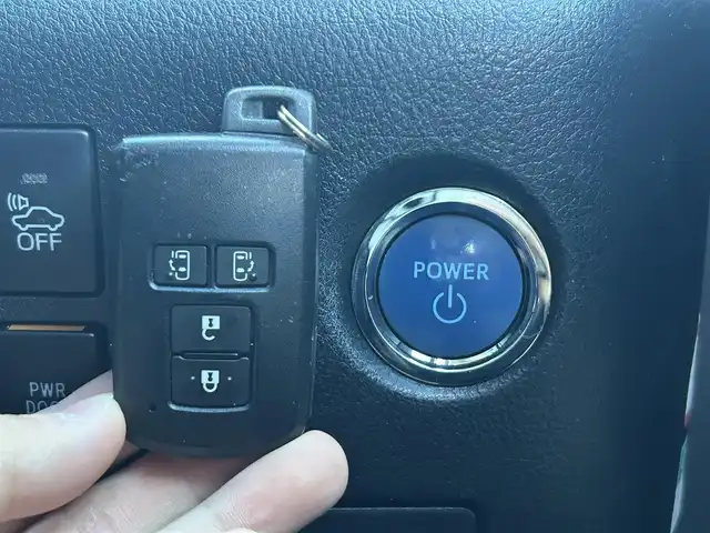 トヨタ アルファードハイブリット X 島根県 2015(平27)年 10.8万km ラグジュアリーホワイトパールクリスタルシャインガラスフレーク 登録時走行距離107901km/ワンオーナー/アルパイン10インチSD純正ナビ/アルパイン12.8インチフリップダウンモニター/フルセグTV/横滑り防止装置/衝突被害軽減ブレーキ/バックカメラ/クリアランスソナー/インテリジェントクリアランスソナー/両側パワースライドドア/レーダークルーズコントロール/ETC2.0/EVモード/エコモード/ステアリングスイッチ/オートライト/LEDヘッドライト/フォグランプ/プッシュスタート/スマートキー×2/ウィンカーミラー/禁煙車/保証書/取扱説明書