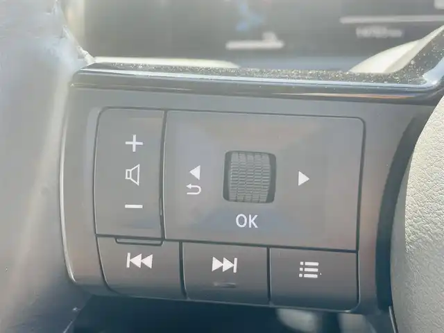 日産 オーラ G レザーエディション 熊本県 2022(令4)年 1.5万km ミッドナイトブラック/サンライズカッパー 純正ナビ/・AM/FM/BT/HDMI/USB/SD/・フルセグTV/アラウンドビューモニター/ETC/衝突軽減ブレーキ/側方支援/標識認識機能/後側方支援/ふらつき警報/前席シートヒーター/革巻きステアリング/ステアリングスイッチ/ステアリングヒーター/オートライト/LEDヘッドライト/電動パーキングブレーキ/オートホールドブレーキ/純正フロアマット/純正アルミホイール/電動格納ミラー/ウインカーミラー/スマートキー