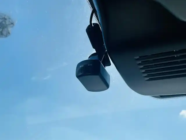 日産 オーラ G レザーエディション 熊本県 2022(令4)年 1.5万km ミッドナイトブラック/サンライズカッパー 純正ナビ/・AM/FM/BT/HDMI/USB/SD/・フルセグTV/アラウンドビューモニター/ETC/衝突軽減ブレーキ/側方支援/標識認識機能/後側方支援/ふらつき警報/前席シートヒーター/革巻きステアリング/ステアリングスイッチ/ステアリングヒーター/オートライト/LEDヘッドライト/電動パーキングブレーキ/オートホールドブレーキ/純正フロアマット/純正アルミホイール/電動格納ミラー/ウインカーミラー/スマートキー