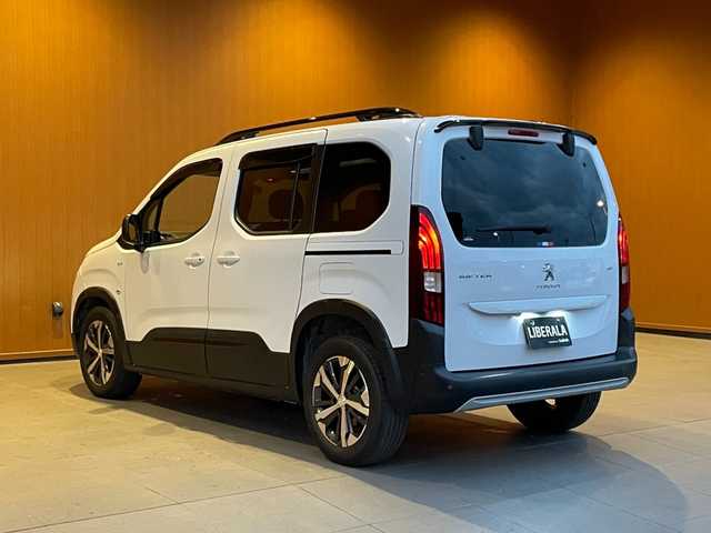 プジョー リフター 愛知県 2022(令4)年 2.9万km 白 純正ナビ/フルセグTV/ディスプレイオーディオ/360度カメラ/AppleCarPlay/ガラスルーフ/サンブラインド/アクティブクルーズコントロール/ブラインドスポットアシスト /レーンキープアシスト/純正17インチアルミ