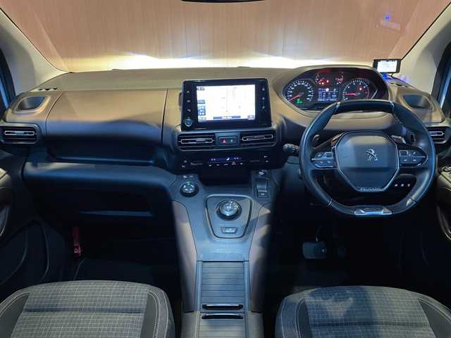 プジョー リフター 愛知県 2022(令4)年 2.9万km 白 純正ナビ/フルセグTV/ディスプレイオーディオ/360度カメラ/AppleCarPlay/ガラスルーフ/サンブラインド/アクティブクルーズコントロール/ブラインドスポットアシスト /レーンキープアシスト/純正17インチアルミ