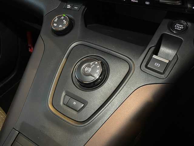 プジョー リフター 愛知県 2022(令4)年 2.9万km 白 純正ナビ/フルセグTV/ディスプレイオーディオ/360度カメラ/AppleCarPlay/ガラスルーフ/サンブラインド/アクティブクルーズコントロール/ブラインドスポットアシスト /レーンキープアシスト/純正17インチアルミ