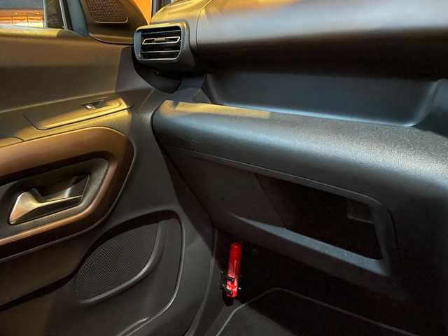 プジョー リフター 愛知県 2022(令4)年 2.9万km 白 純正ナビ/フルセグTV/ディスプレイオーディオ/360度カメラ/AppleCarPlay/ガラスルーフ/サンブラインド/アクティブクルーズコントロール/ブラインドスポットアシスト /レーンキープアシスト/純正17インチアルミ