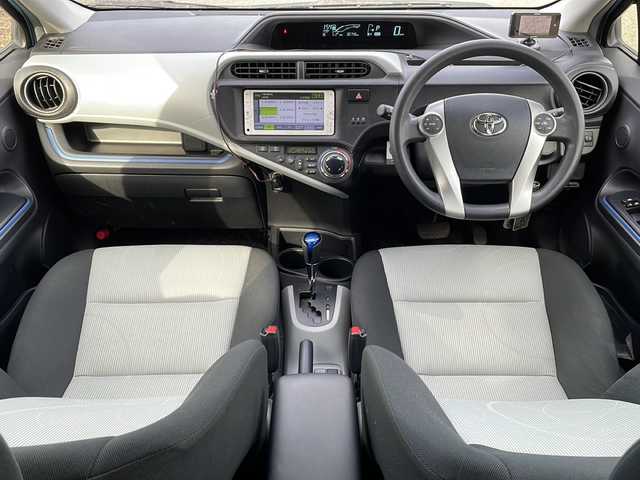 トヨタ アクア S 新潟県 2014(平26)年 3.1万km クールソーダメタリック 純正SDナビ(NSCP-W62)/CD/BT/ワンセグテレビ/バックカメラ/ETC/ステアリングスイッチ/リモコンキー /社外15インチAW冬タイヤ車載