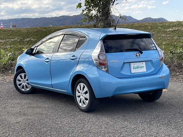 トヨタ アクア S 新潟県 2014(平26)年 3.1万km クールソーダメタリック 純正SDナビ(NSCP-W62)/CD/BT/ワンセグテレビ/バックカメラ/ETC/ステアリングスイッチ/リモコンキー /社外15インチAW冬タイヤ車載