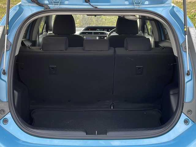 トヨタ アクア S 新潟県 2014(平26)年 3.1万km クールソーダメタリック 純正SDナビ(NSCP-W62)/CD/BT/ワンセグテレビ/バックカメラ/ETC/ステアリングスイッチ/リモコンキー /社外15インチAW冬タイヤ車載