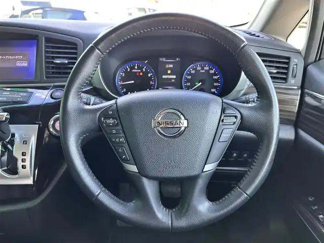日産 エルグランド 250ハイウェイスターS 宮城県 2017(平29)年 5.8万km ブリリアントホワイトパール カーウィングスナビゲーションシステム/リアエンターテイメントシステム/・カーウィングス対応HDDナビ/・地デジTV/・CD/DVD/・リアエンターテイメントシステム（11インチ）/・ステアリングスイッチ/・フロント＆バックソナー/・アラウンドビューモニター/・ビルトインETC/パワースライドドア（運転席側）/＝＝＝/純正フロントスポイラー/ドライブレコーダー/AC100V/100Wアクセサリーコンセント/パワースライドドア（助手席側）/ハーフレザーシート/革巻きステアリング/クルーズコントロール/MTモード付ATシフト/LEDヘッドランプ/フォグランプ/オートライト/スマートキー＆プッシュスタート/電動格納ミラー/純正18インチAW/フロアマット/ドアバイザー/W/サイド/カーテンエアバッグ