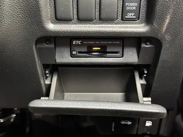 日産 エルグランド 250ハイウェイスターS 宮城県 2017(平29)年 5.8万km ブリリアントホワイトパール カーウィングスナビゲーションシステム/リアエンターテイメントシステム/・カーウィングス対応HDDナビ/・地デジTV/・CD/DVD/・リアエンターテイメントシステム（11インチ）/・ステアリングスイッチ/・フロント＆バックソナー/・アラウンドビューモニター/・ビルトインETC/パワースライドドア（運転席側）/＝＝＝/純正フロントスポイラー/ドライブレコーダー/AC100V/100Wアクセサリーコンセント/パワースライドドア（助手席側）/ハーフレザーシート/革巻きステアリング/クルーズコントロール/MTモード付ATシフト/LEDヘッドランプ/フォグランプ/オートライト/スマートキー＆プッシュスタート/電動格納ミラー/純正18インチAW/フロアマット/ドアバイザー/W/サイド/カーテンエアバッグ