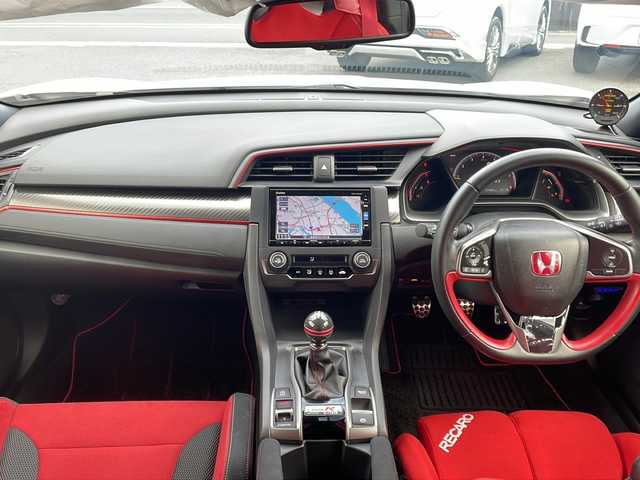 ホンダ シビック タイプR 三重県 2018(平30)年 2万km チャンピオンシップホワイト 純正SDナビ/フルセグTV/【CD/DVD/SD/Bluetooth】/バックカメラ/ビルトインETC/ドライブレコーダー/クルーズコントロール/運転席RECARO製バケットシート/【純正シートあり】/オートライト/LEDヘッドランプ/LEDフロントフォグランプ/Jsレーシングマフラー/【純正マフラーあり】/245/30R20インチ純正AW/Brembo製レッドブレーキキャリパー/プッシュスタート/スマートキー/純正フロアマット