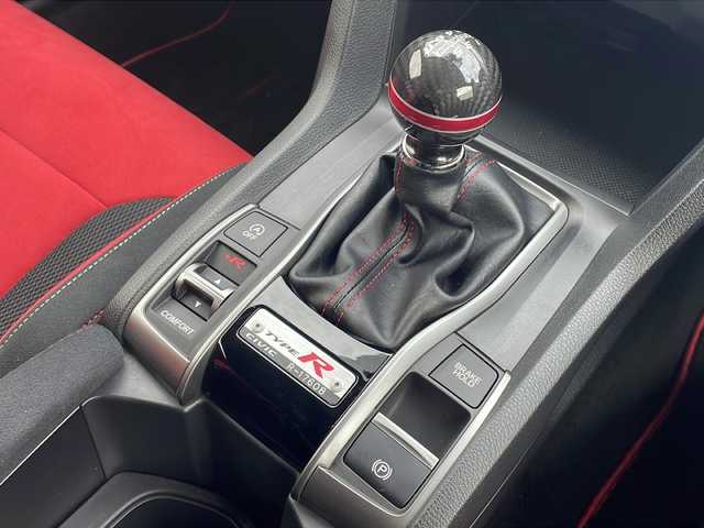 ホンダ シビック タイプR 三重県 2018(平30)年 2万km チャンピオンシップホワイト 純正SDナビ/フルセグTV/【CD/DVD/SD/Bluetooth】/バックカメラ/ビルトインETC/ドライブレコーダー/クルーズコントロール/運転席RECARO製バケットシート/【純正シートあり】/オートライト/LEDヘッドランプ/LEDフロントフォグランプ/Jsレーシングマフラー/【純正マフラーあり】/245/30R20インチ純正AW/Brembo製レッドブレーキキャリパー/プッシュスタート/スマートキー/純正フロアマット