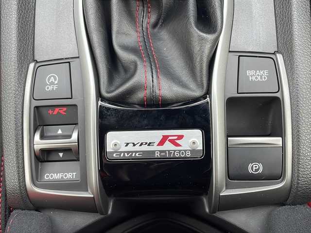 ホンダ シビック タイプR 三重県 2018(平30)年 2万km チャンピオンシップホワイト 純正SDナビ/フルセグTV/【CD/DVD/SD/Bluetooth】/バックカメラ/ビルトインETC/ドライブレコーダー/クルーズコントロール/運転席RECARO製バケットシート/【純正シートあり】/オートライト/LEDヘッドランプ/LEDフロントフォグランプ/Jsレーシングマフラー/【純正マフラーあり】/245/30R20インチ純正AW/Brembo製レッドブレーキキャリパー/プッシュスタート/スマートキー/純正フロアマット