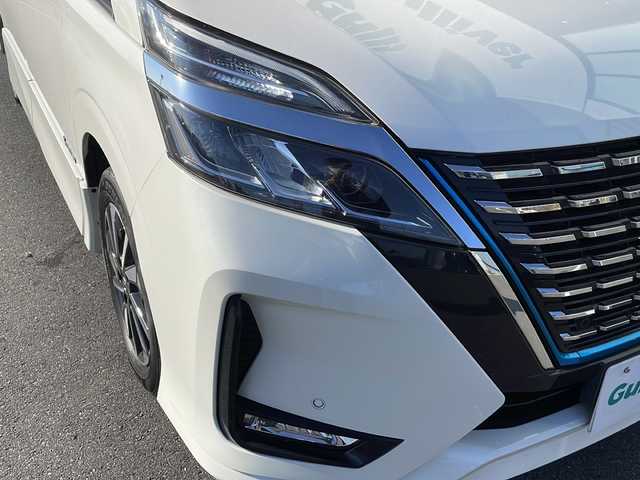 日産 セレナ e－パワー ハイウェイスター V 茨城県 2021(令3)年 5.1万km ブリリアントホワイトパール 2トーン 純正SDナビ(アラウンドビューモニター/フルセグTV/Bluetooth)/フリップダウンモニター/LEDオートライト/ドライブレコーダー/コーナーセンサー/スマートキー/冷房WAC/アダプティブクルーズコントロール/USB入力端子/ETC/3列シート/ドライブレコーダー/シートヒーター/両側パワースライドドア/16インチ純正アルミホイール/純正フロアマット