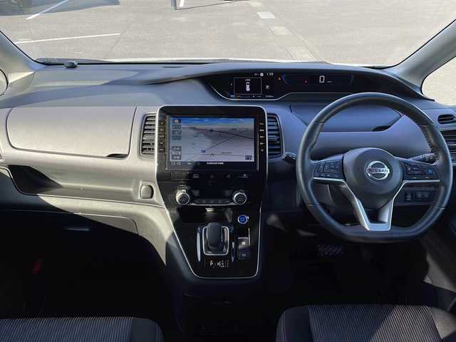 日産 セレナ e－パワー ハイウェイスター V 茨城県 2021(令3)年 5.1万km ブリリアントホワイトパール 2トーン 純正SDナビ(アラウンドビューモニター/フルセグTV/Bluetooth)/フリップダウンモニター/LEDオートライト/ドライブレコーダー/コーナーセンサー/スマートキー/冷房WAC/アダプティブクルーズコントロール/USB入力端子/ETC/3列シート/ドライブレコーダー/シートヒーター/両側パワースライドドア/16インチ純正アルミホイール/純正フロアマット