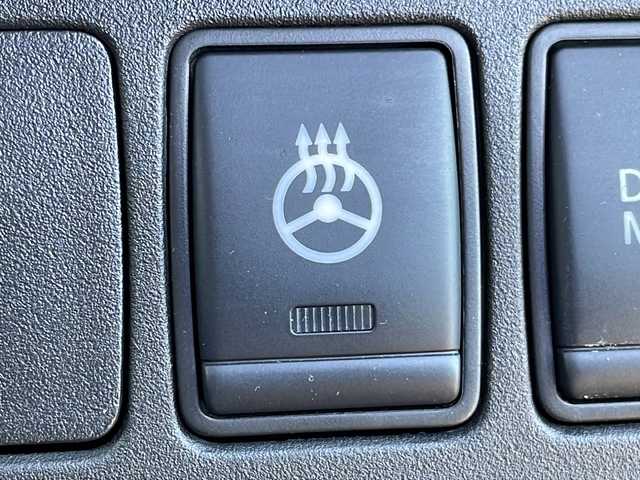 日産 セレナ e－パワー ハイウェイスター V 茨城県 2021(令3)年 5.1万km ブリリアントホワイトパール 2トーン 純正SDナビ(アラウンドビューモニター/フルセグTV/Bluetooth)/フリップダウンモニター/LEDオートライト/ドライブレコーダー/コーナーセンサー/スマートキー/冷房WAC/アダプティブクルーズコントロール/USB入力端子/ETC/3列シート/ドライブレコーダー/シートヒーター/両側パワースライドドア/16インチ純正アルミホイール/純正フロアマット