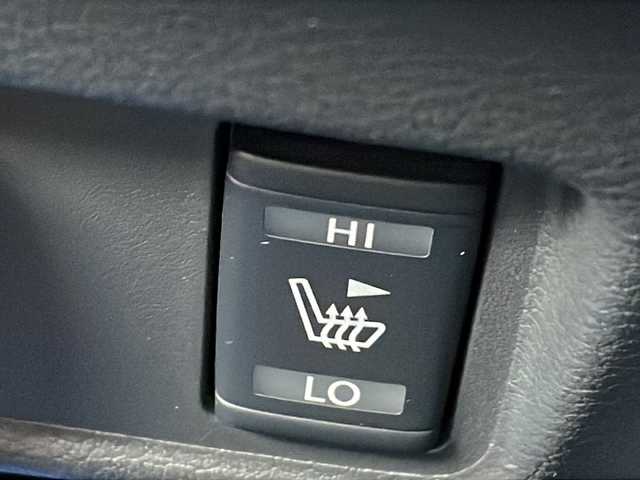 日産 セレナ e－パワー ハイウェイスター V 茨城県 2021(令3)年 5.1万km ブリリアントホワイトパール 2トーン 純正SDナビ(アラウンドビューモニター/フルセグTV/Bluetooth)/フリップダウンモニター/LEDオートライト/ドライブレコーダー/コーナーセンサー/スマートキー/冷房WAC/アダプティブクルーズコントロール/USB入力端子/ETC/3列シート/ドライブレコーダー/シートヒーター/両側パワースライドドア/16インチ純正アルミホイール/純正フロアマット