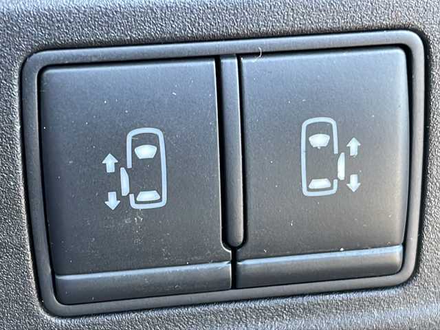 日産 セレナ e－パワー ハイウェイスター V 茨城県 2021(令3)年 5.1万km ブリリアントホワイトパール 2トーン 純正SDナビ(アラウンドビューモニター/フルセグTV/Bluetooth)/フリップダウンモニター/LEDオートライト/ドライブレコーダー/コーナーセンサー/スマートキー/冷房WAC/アダプティブクルーズコントロール/USB入力端子/ETC/3列シート/ドライブレコーダー/シートヒーター/両側パワースライドドア/16インチ純正アルミホイール/純正フロアマット