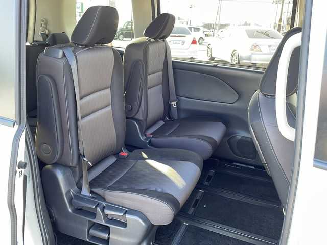 日産 セレナ e－パワー ハイウェイスター V 茨城県 2021(令3)年 5.1万km ブリリアントホワイトパール 2トーン 純正SDナビ(アラウンドビューモニター/フルセグTV/Bluetooth)/フリップダウンモニター/LEDオートライト/ドライブレコーダー/コーナーセンサー/スマートキー/冷房WAC/アダプティブクルーズコントロール/USB入力端子/ETC/3列シート/ドライブレコーダー/シートヒーター/両側パワースライドドア/16インチ純正アルミホイール/純正フロアマット