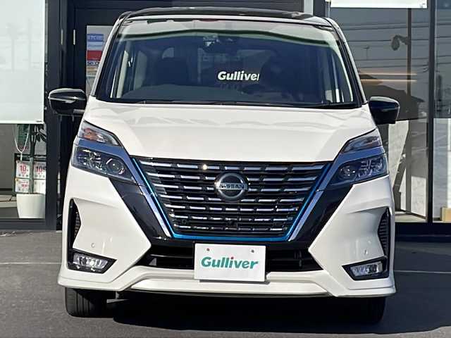日産 セレナ e－パワー ハイウェイスター V 茨城県 2021(令3)年 5.1万km ブリリアントホワイトパール 2トーン 純正SDナビ(アラウンドビューモニター/フルセグTV/Bluetooth)/フリップダウンモニター/LEDオートライト/ドライブレコーダー/コーナーセンサー/スマートキー/冷房WAC/アダプティブクルーズコントロール/USB入力端子/ETC/3列シート/ドライブレコーダー/シートヒーター/両側パワースライドドア/16インチ純正アルミホイール/純正フロアマット