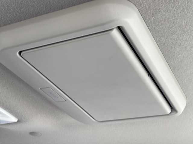 日産 セレナ e－パワー ハイウェイスター V 茨城県 2021(令3)年 5.1万km ブリリアントホワイトパール 2トーン 純正SDナビ(アラウンドビューモニター/フルセグTV/Bluetooth)/フリップダウンモニター/LEDオートライト/ドライブレコーダー/コーナーセンサー/スマートキー/冷房WAC/アダプティブクルーズコントロール/USB入力端子/ETC/3列シート/ドライブレコーダー/シートヒーター/両側パワースライドドア/16インチ純正アルミホイール/純正フロアマット