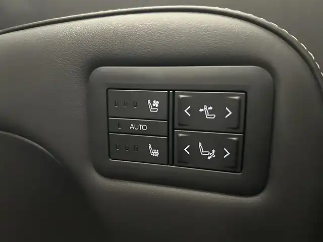 トヨタ ヴェルファイア ハイブリット Z プレミア 千葉県 2024(令6)年 0.5万km プラチナホワイトパールマイカ 禁煙車/ワンオーナー/トヨタセーフティセンス/・プリクラッシュセーフティ/・プリクラッシュセーフティブレーキ/・クリアランスソナー/・レーンディパーチャーアラート/・ブラインドスポットモニター/・ヘッドアップディスプレイ/・レーダークルーズコントロール/左右独立ツインガラスルーフ/純正１３型フリップダウンモニター/両側パワースライドドア/パワーバックドア/純正14インチディスプレイオーディオナビ（あり）/・USB/Bluetooth/フルセグTV/・全方位カメラ/・ビルトインETC2.0/革巻きステアリング/・ステアリングスイッチ/・ステアリングヒーター/・パドルシフト/レザーシート/・DNセカンドパワーシート/・D席メモリ付き/・DNセカンドシートヒーター/・DNセカンドエアーシート/置くだけ充電/AC100電源/社外フロアマット/純正１９インチAW/オートライト/・オートマチックハイビーム/・三眼LEDヘッドライト/・LEDフォグランプ