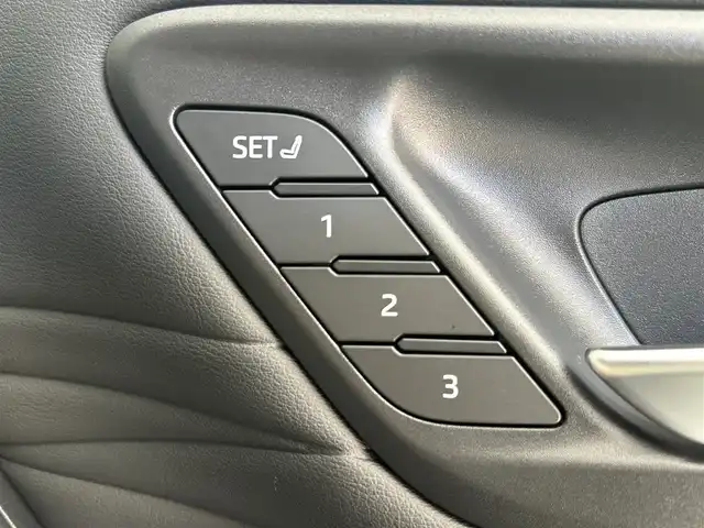 トヨタ ヴェルファイア ハイブリット Z プレミア 千葉県 2024(令6)年 0.5万km プラチナホワイトパールマイカ 禁煙車/ワンオーナー/トヨタセーフティセンス/・プリクラッシュセーフティ/・プリクラッシュセーフティブレーキ/・クリアランスソナー/・レーンディパーチャーアラート/・ブラインドスポットモニター/・ヘッドアップディスプレイ/・レーダークルーズコントロール/左右独立ツインガラスルーフ/純正１３型フリップダウンモニター/両側パワースライドドア/パワーバックドア/純正14インチディスプレイオーディオナビ（あり）/・USB/Bluetooth/フルセグTV/・全方位カメラ/・ビルトインETC2.0/革巻きステアリング/・ステアリングスイッチ/・ステアリングヒーター/・パドルシフト/レザーシート/・DNセカンドパワーシート/・D席メモリ付き/・DNセカンドシートヒーター/・DNセカンドエアーシート/置くだけ充電/AC100電源/社外フロアマット/純正１９インチAW/オートライト/・オートマチックハイビーム/・三眼LEDヘッドライト/・LEDフォグランプ